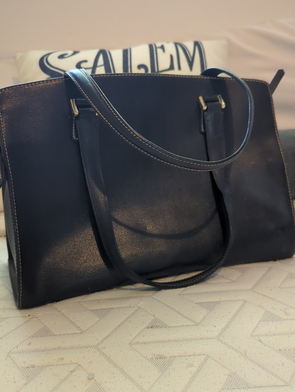Authentic Dooney & Bourke Black Saffiano Leather Tote Bag 🛍️ - 😎 Cute! - Picture 4 of 11